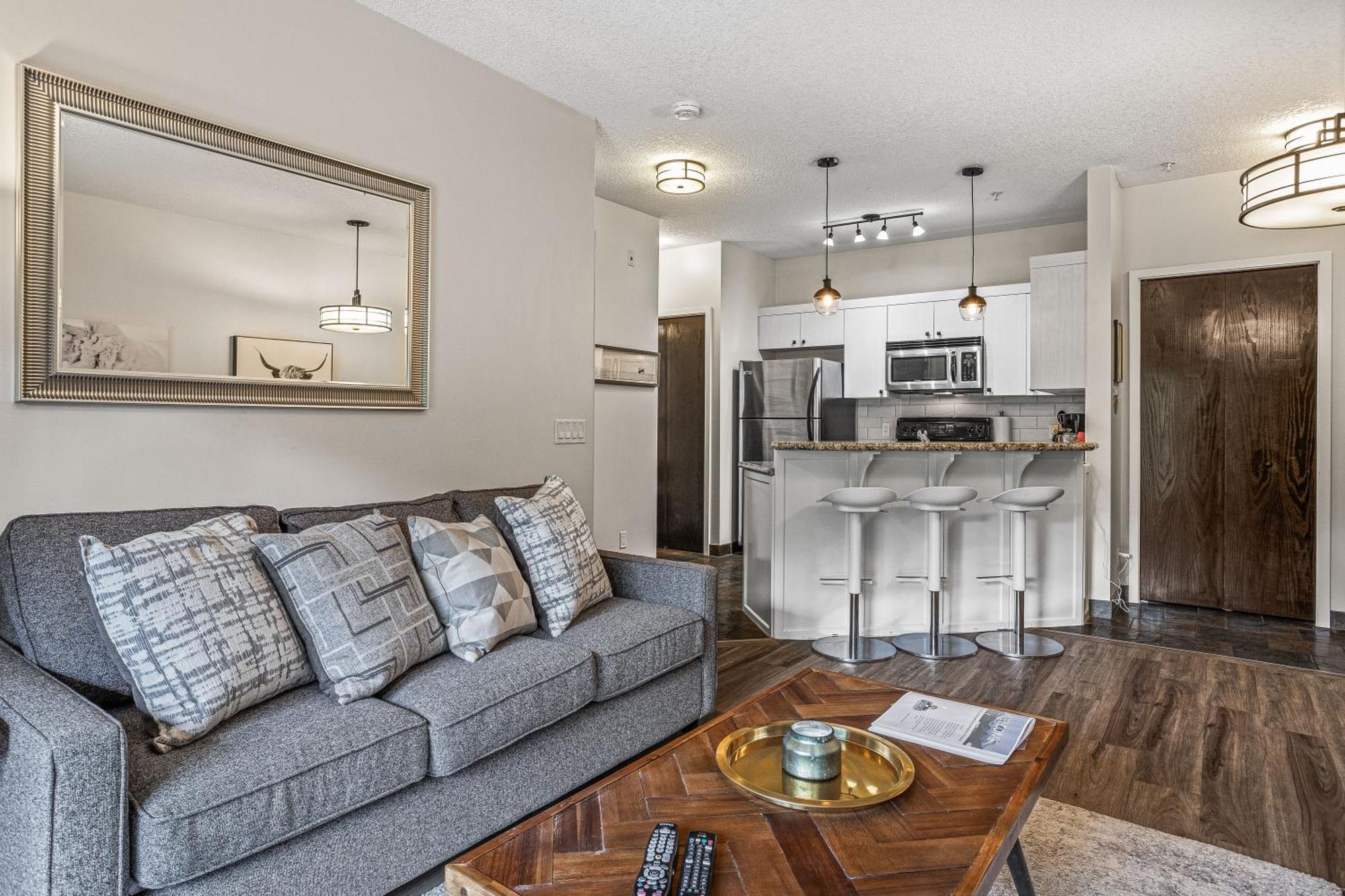 Outstanding Mountain Condo Waterslide And Hot Tub Managed By Little Sister Getaways Canmore Exterior foto